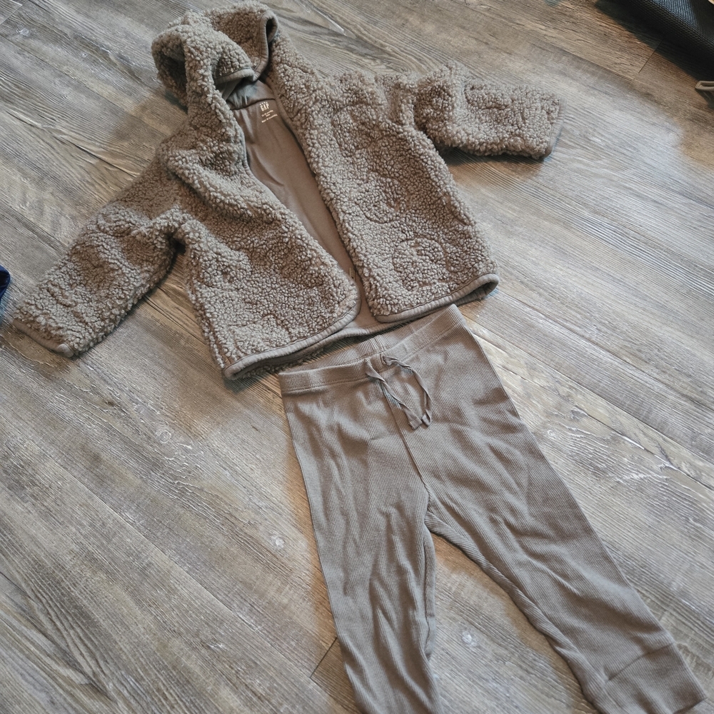12-18m Boys Or Girld GAP Taupe Sherpa Hoodie with Matching Taupe Knit Leggings